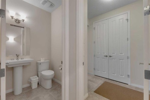 63 Panton View Nw, Calgary, AB - Indoor Photo Showing Bathroom