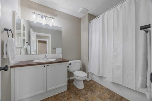177 Silverado Range View Sw, Calgary, AB - Indoor Photo Showing Bathroom