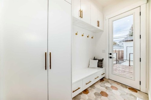 214 27 Avenue Nw, Calgary, AB - Indoor Photo Showing Other Room