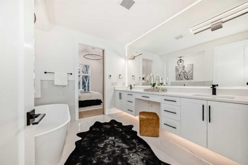 214 27 Avenue Nw, Calgary, AB - Indoor Photo Showing Bathroom