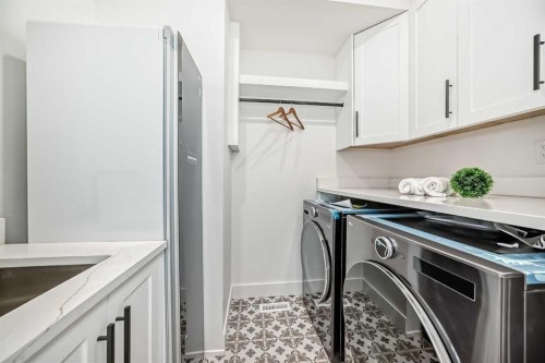 214 27 Avenue Nw, Calgary, AB - Indoor Photo Showing Laundry Room