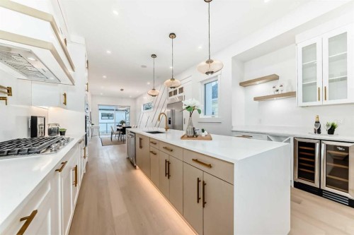 214 27 Avenue Nw, Calgary, AB - Indoor Photo Showing Kitchen With Upgraded Kitchen
