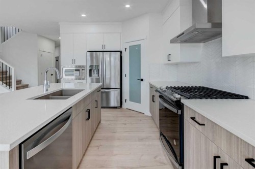 370 Corner Glen Way Ne, Calgary, AB - Indoor Photo Showing Kitchen With Double Sink With Upgraded Kitchen