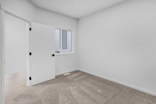 370 Corner Glen Way Ne, Calgary, AB - Indoor Photo Showing Other Room