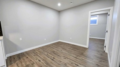 370 Corner Glen Way Ne, Calgary, AB - Indoor Photo Showing Other Room