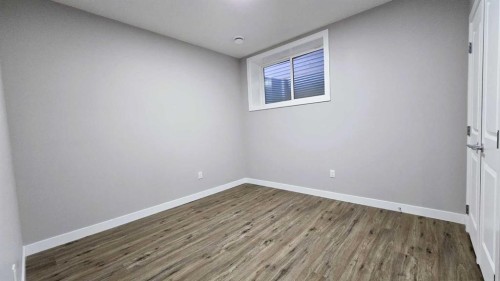 370 Corner Glen Way Ne, Calgary, AB - Indoor Photo Showing Other Room