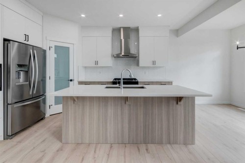 370 Corner Glen Way Ne, Calgary, AB - Indoor Photo Showing Kitchen With Upgraded Kitchen