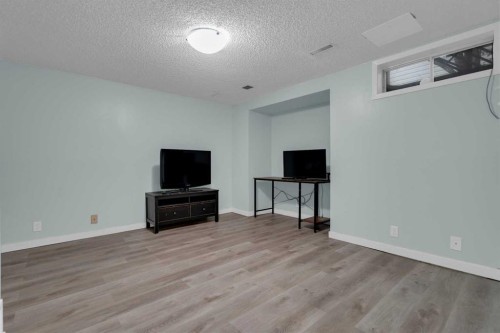 28 Woodglen Close Sw, Calgary, AB - Indoor