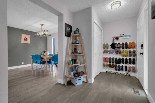 28 Woodglen Close Sw, Calgary, AB - Indoor Photo Showing Other Room