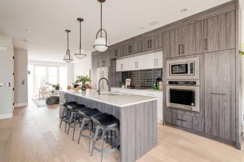 720 15 Street Nw, Calgary, AB - Indoor Photo Showing Kitchen With Upgraded Kitchen
