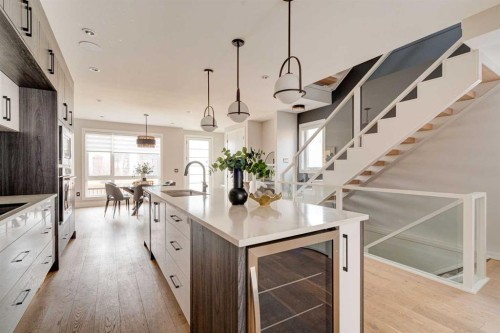 720 15 Street Nw, Calgary, AB - Indoor Photo Showing Kitchen With Upgraded Kitchen