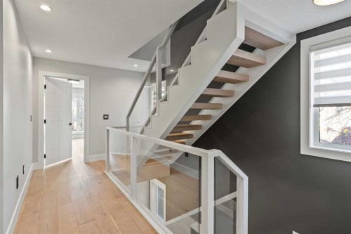 720 15 Street Nw, Calgary, AB - Indoor Photo Showing Other Room