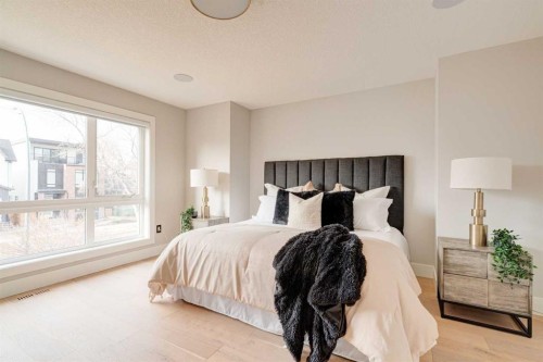 720 15 Street Nw, Calgary, AB - Indoor Photo Showing Bedroom