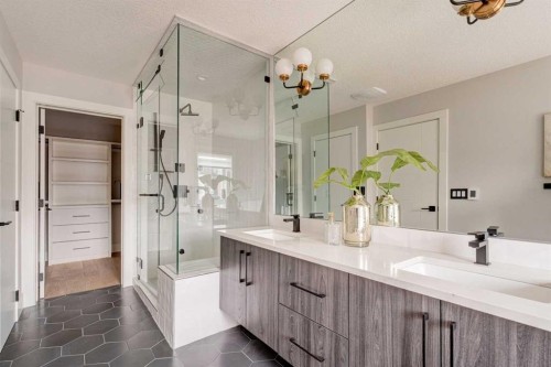 720 15 Street Nw, Calgary, AB - Indoor Photo Showing Bathroom
