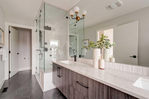 720 15 Street Nw, Calgary, AB - Indoor Photo Showing Other Room