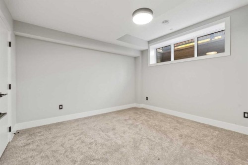 720 15 Street Nw, Calgary, AB - Indoor Photo Showing Other Room