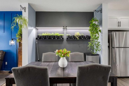 212 142 Avenue Nw, Calgary, AB - Indoor Photo Showing Dining Room