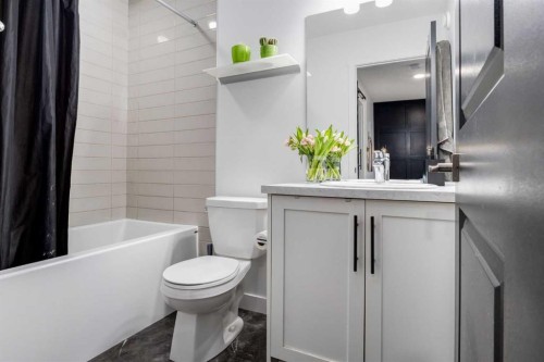 212 142 Avenue Nw, Calgary, AB - Indoor Photo Showing Bathroom