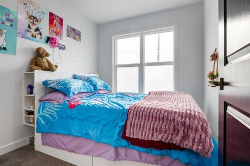 212 142 Avenue Nw, Calgary, AB - Indoor Photo Showing Bedroom