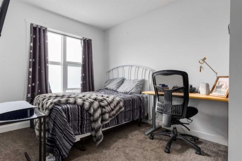 212 142 Avenue Nw, Calgary, AB - Indoor Photo Showing Bedroom