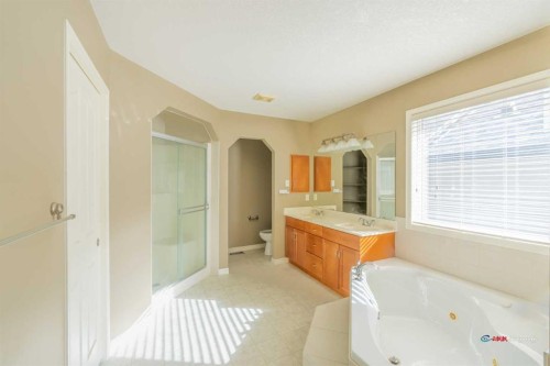 94 Kincora Gardens Nw, Calgary, AB - Indoor Photo Showing Bathroom