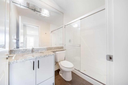 707-77 Spruce Place Sw, Calgary, AB - Indoor Photo Showing Bathroom