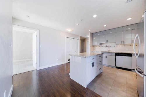 707-77 Spruce Place Sw, Calgary, AB - Indoor Photo Showing Kitchen
