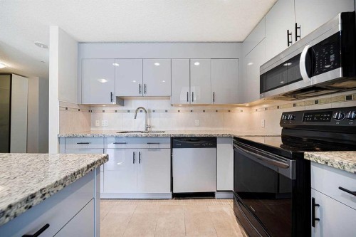 707-77 Spruce Place Sw, Calgary, AB - Indoor Photo Showing Kitchen