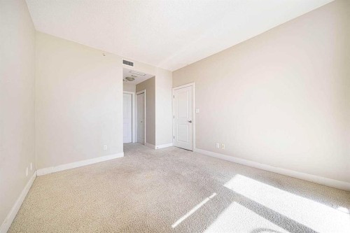 707-77 Spruce Place Sw, Calgary, AB - Indoor Photo Showing Other Room