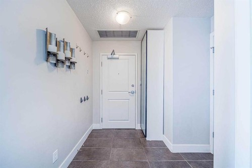 707-77 Spruce Place Sw, Calgary, AB - Indoor Photo Showing Other Room