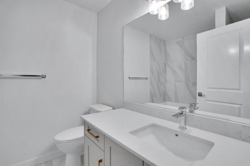 178 Belmont Street Sw, Calgary, AB - Indoor Photo Showing Bathroom