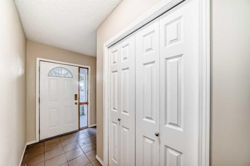 677 Regal Park Ne, Calgary, AB - Indoor Photo Showing Other Room