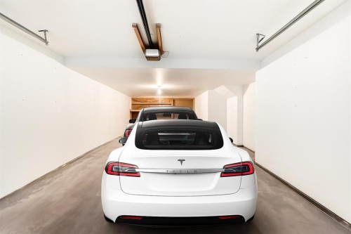 677 Regal Park Ne, Calgary, AB - Indoor Photo Showing Garage