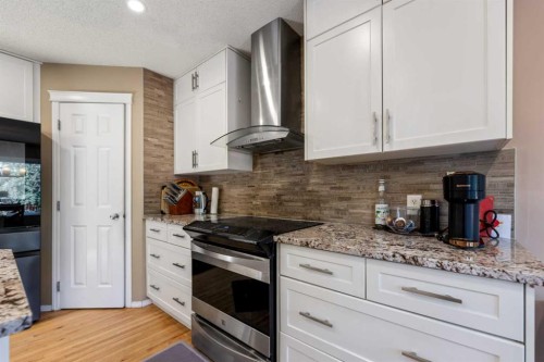 182 Tuscany Ravine Road Nw, Calgary, AB - Indoor Photo Showing Kitchen With Upgraded Kitchen