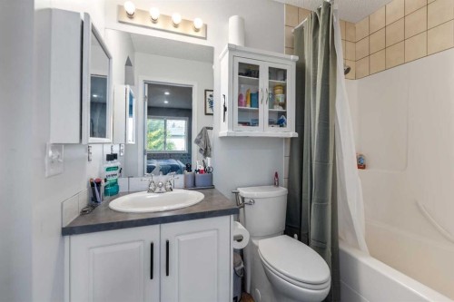 182 Tuscany Ravine Road Nw, Calgary, AB - Indoor Photo Showing Bathroom