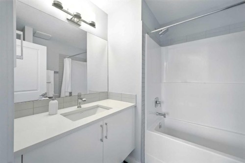 908 Sage Hill Grove Nw, Calgary, AB - Indoor Photo Showing Bathroom