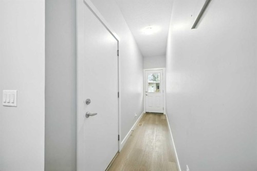 908 Sage Hill Grove Nw, Calgary, AB - Indoor Photo Showing Other Room
