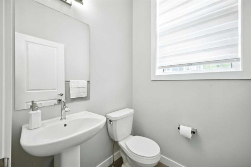 908 Sage Hill Grove Nw, Calgary, AB - Indoor Photo Showing Bathroom