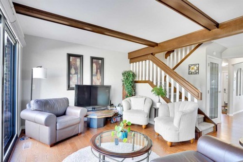 27-10910 Bonaventure Drive Se, Calgary, AB - Indoor Photo Showing Living Room