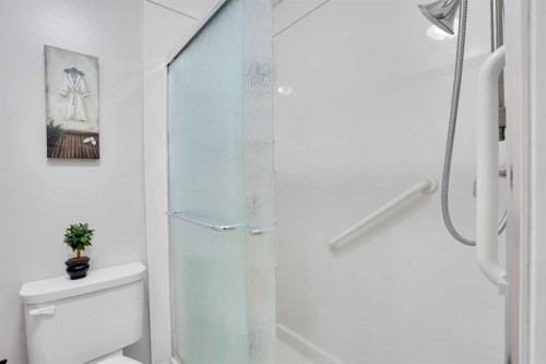 27-10910 Bonaventure Drive Se, Calgary, AB - Indoor Photo Showing Bathroom