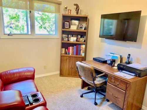 27-10910 Bonaventure Drive Se, Calgary, AB - Indoor Photo Showing Office