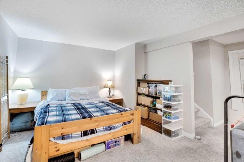 27-10910 Bonaventure Drive Se, Calgary, AB - Indoor Photo Showing Bedroom