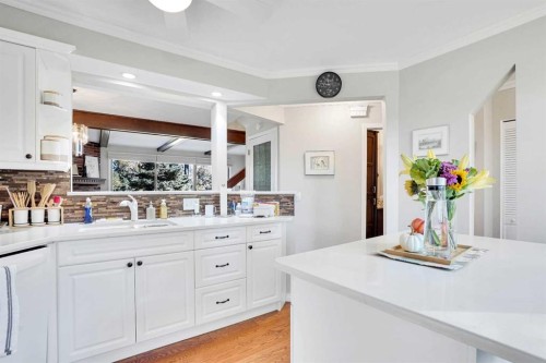 27-10910 Bonaventure Drive Se, Calgary, AB - Indoor Photo Showing Kitchen