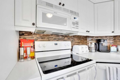 27-10910 Bonaventure Drive Se, Calgary, AB - Indoor Photo Showing Kitchen
