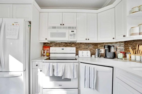 27-10910 Bonaventure Drive Se, Calgary, AB - Indoor Photo Showing Kitchen