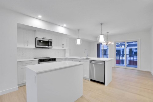 186 Belmont Street Sw, Calgary, AB - Indoor Photo Showing Kitchen