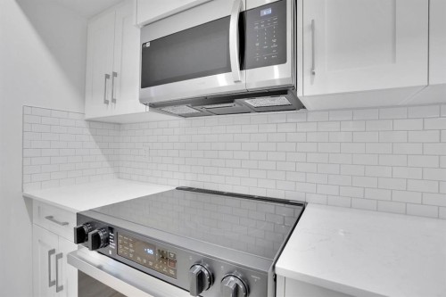186 Belmont Street Sw, Calgary, AB - Indoor Photo Showing Kitchen