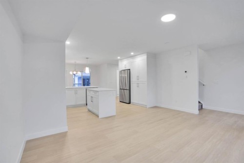 186 Belmont Street Sw, Calgary, AB - Indoor Photo Showing Kitchen
