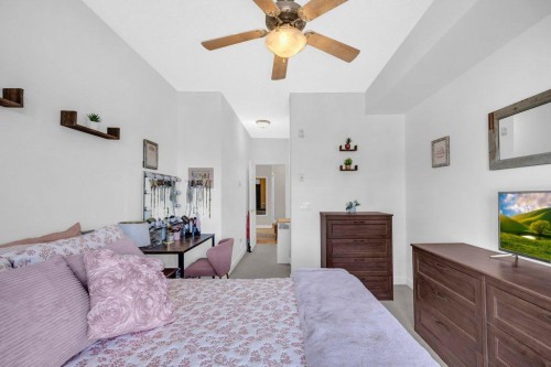 301-1414 17 Street Se, Calgary, AB - Indoor Photo Showing Bedroom