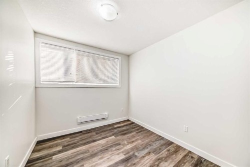 623 68 Avenue Sw, Calgary, AB - Indoor Photo Showing Other Room